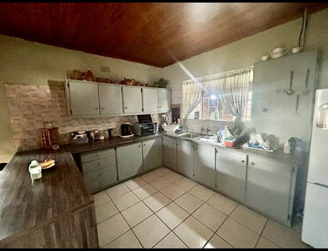 2 BEDROOM HOUSE FOR SALE IN VANDERBIJLPARK CW 5